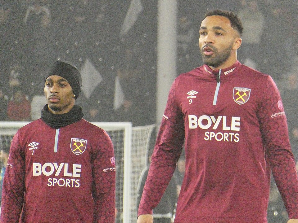 سومرفيل الهلال يوقع مع الجناح الهولندي